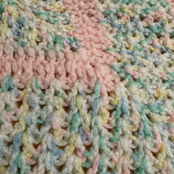 Baby blanket. Hand crochet. Soft pastel colors. - Picture 5 of 9